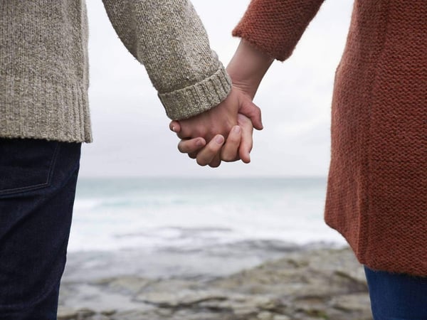 Is it okay to date while in the midst of a divorce?